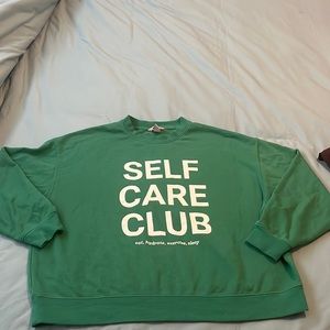 Oversized green sweatshirt